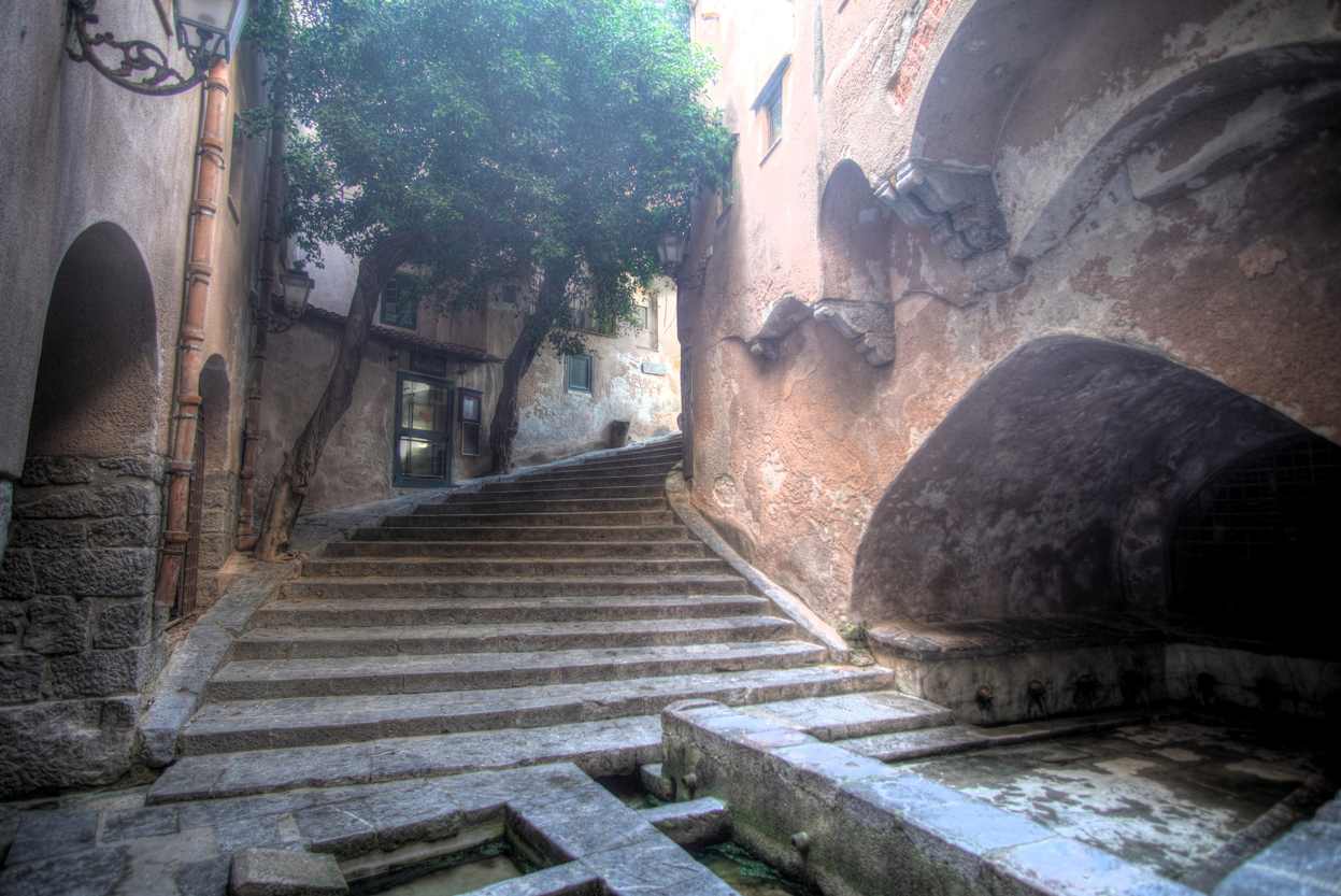 Lavadero medieval de Cefalù - escalera