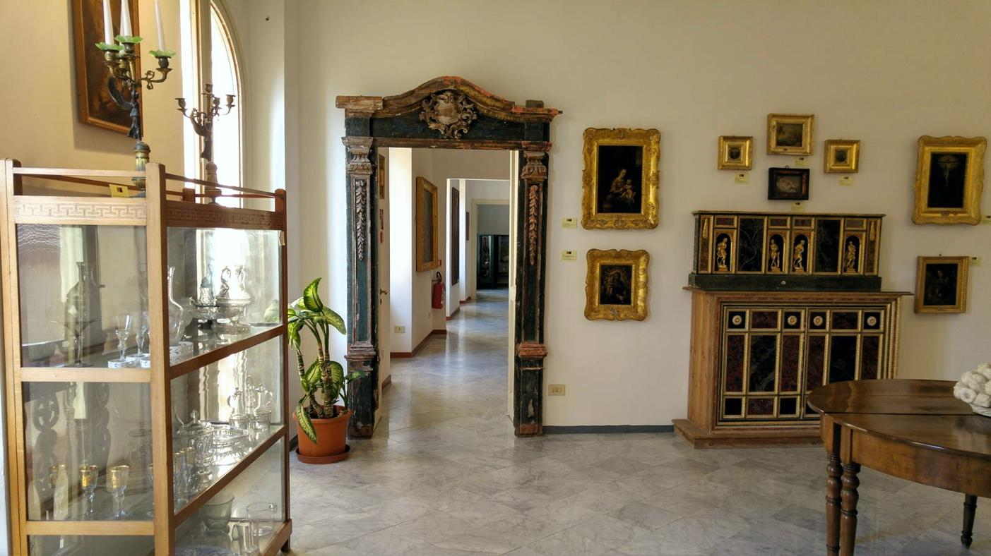 Museo Mandralisca - Salón con antigüedades