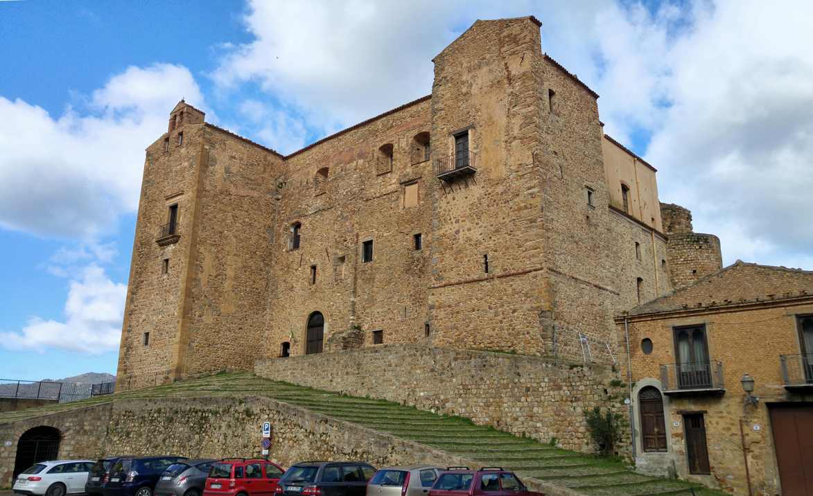 Fachada Castillo Ventimiglia de Castelbuono
