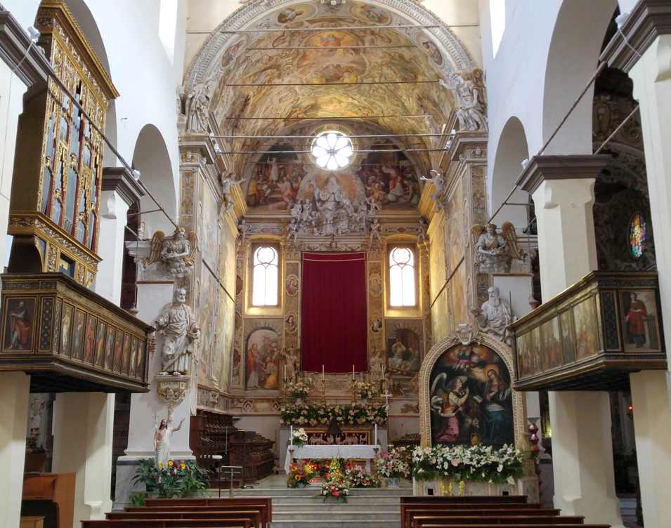 Órgano presbiterio y coro de la iglesia de San Pietro