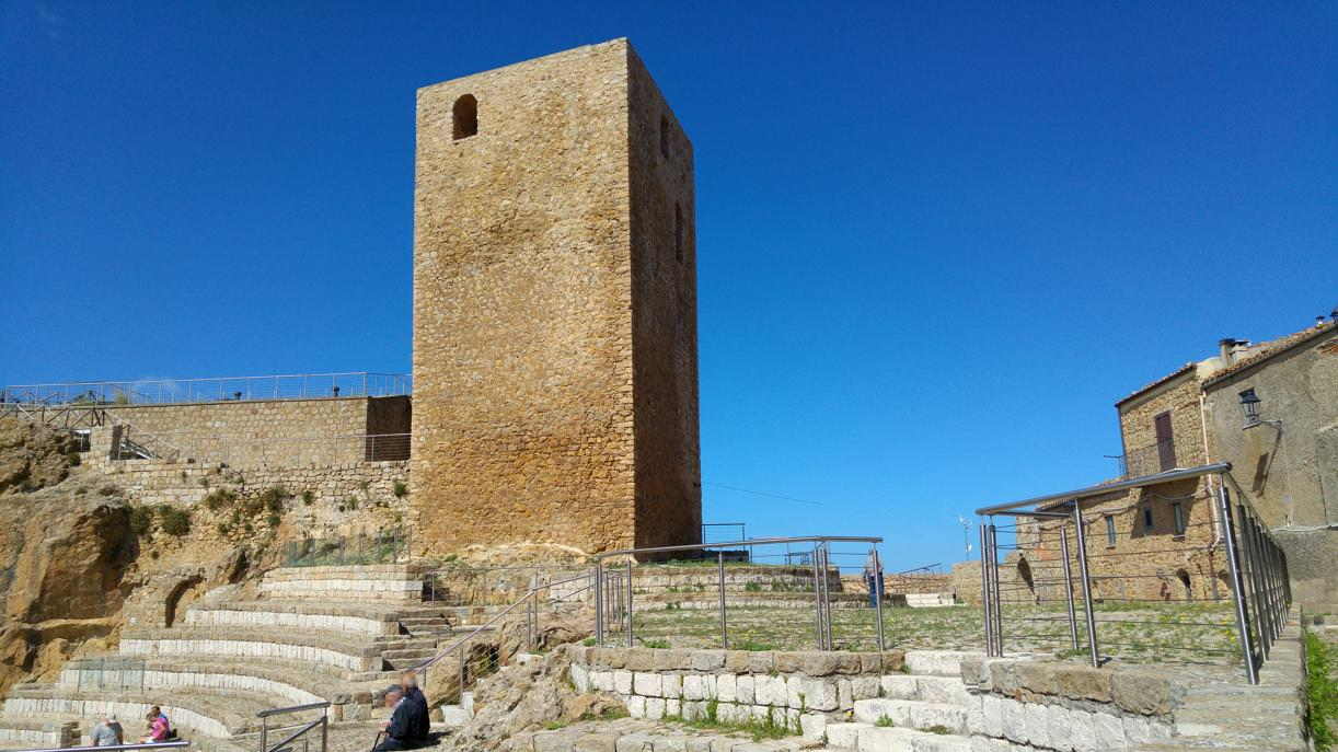 Pollina - Ruinas castillo Medieval y Torre Maurolico