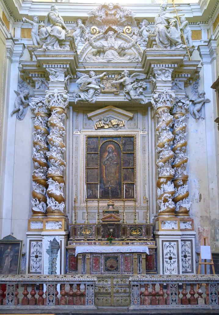 Iglesia del Carmine Maggiore - altar de la Virgen del Carmen