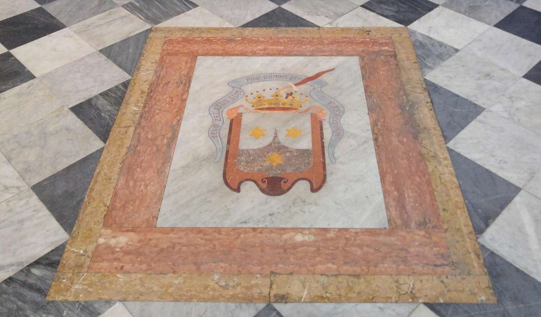 Iglesia del Carmine Maggiore - emblema Orden Carmelita