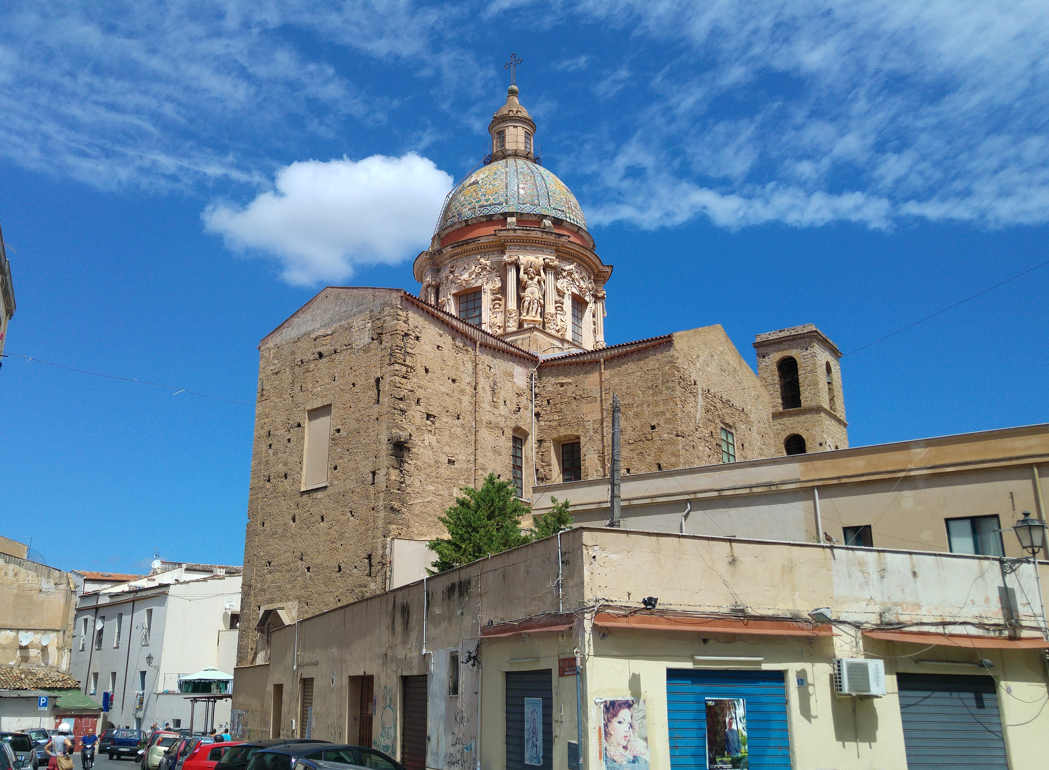 Iglesia del Carmine Maggiore - exterior visto desde Via Musco