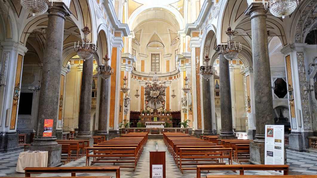 Iglesia del Carmine Maggiore - interior