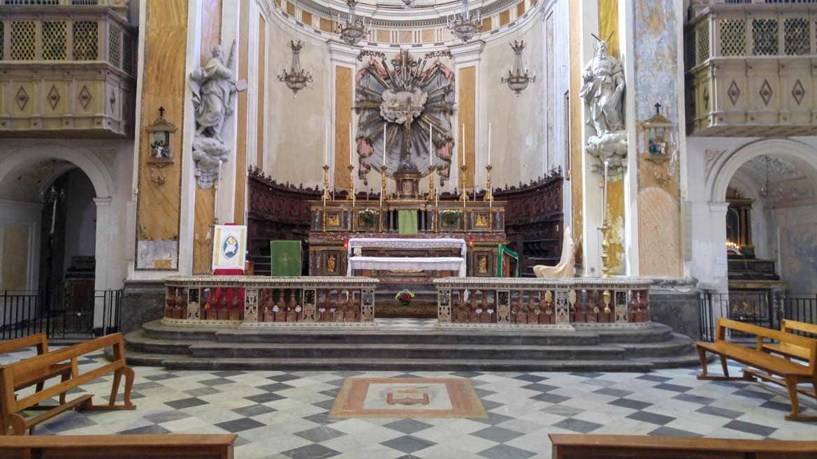 Iglesia del Carmine Maggiore - presbiterio y ábside