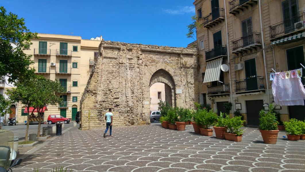 Muralla de Sant'Agata - vista Piazza Porta Sant'Agata
