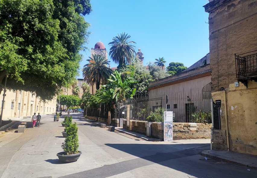Oratorio de San Mercurio - entrada Cortile San Giovanni degli Eremiti vista desde Via dei Benedettini