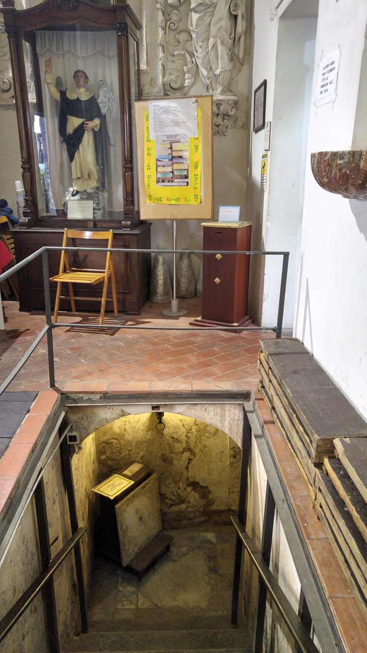 Oratorio del Carminello - escalera cripta