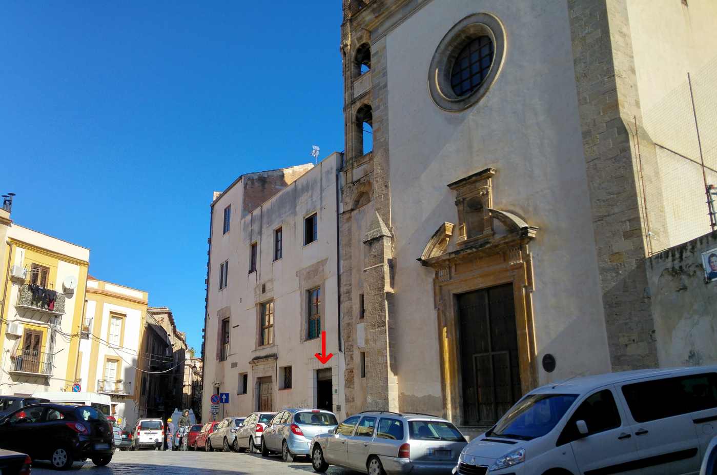 Iglesia de Santa Chiara - portal del Oratorio Salesiano