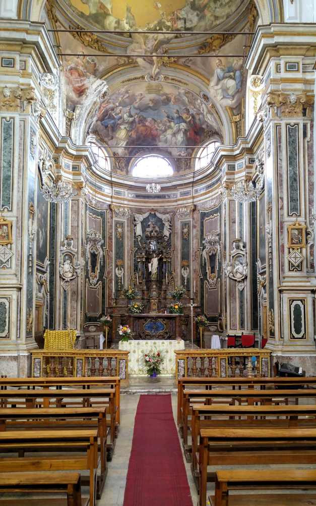 Iglesia de Santa Chiara - vista del interior