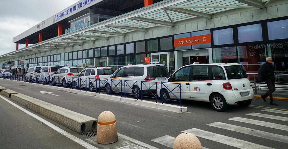 Aeropuerto de Palermo - Parada taxis