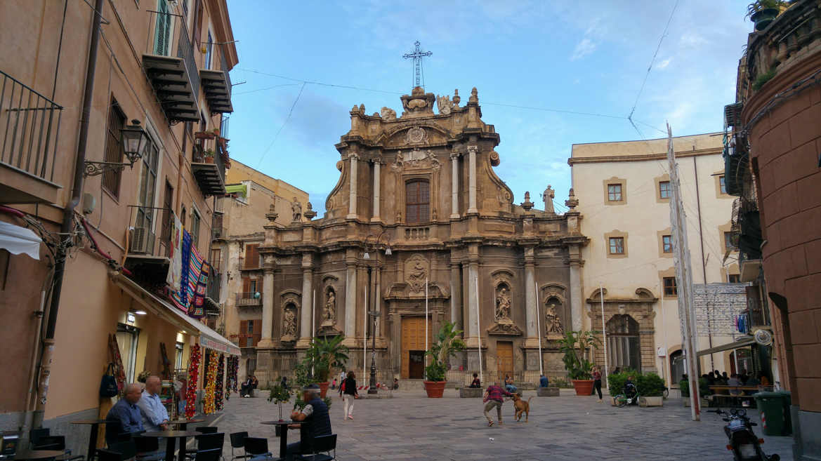 Mercato dei Lattarini - la Piazza Sant'Anna