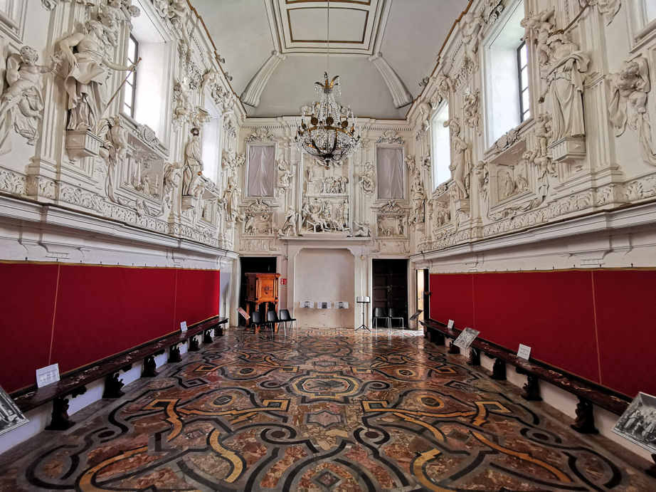 Oratorio de San Lorenzo - salón del oratorio visto desde el presbiterio