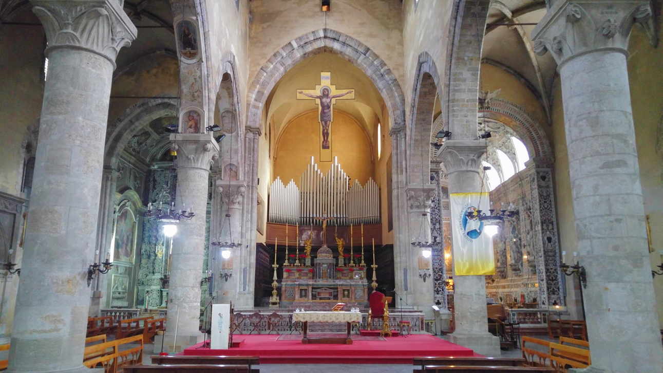 Basílica de San Francesco d'Assisi - vista central del transepto