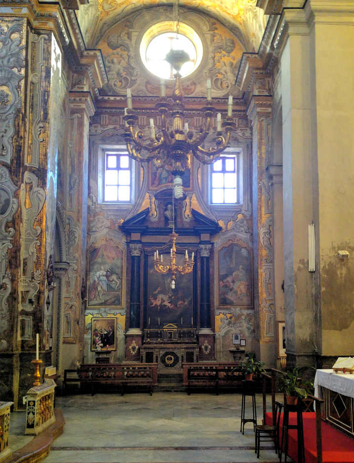 Sant'Anna della Misericordia - el brazo derecho del transepto