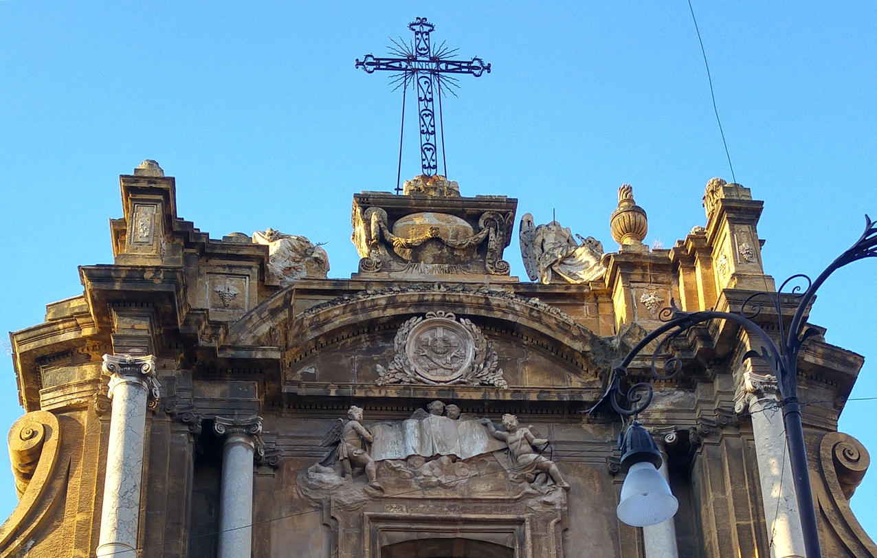 Sant'Anna della Misericordia - remate fachada
