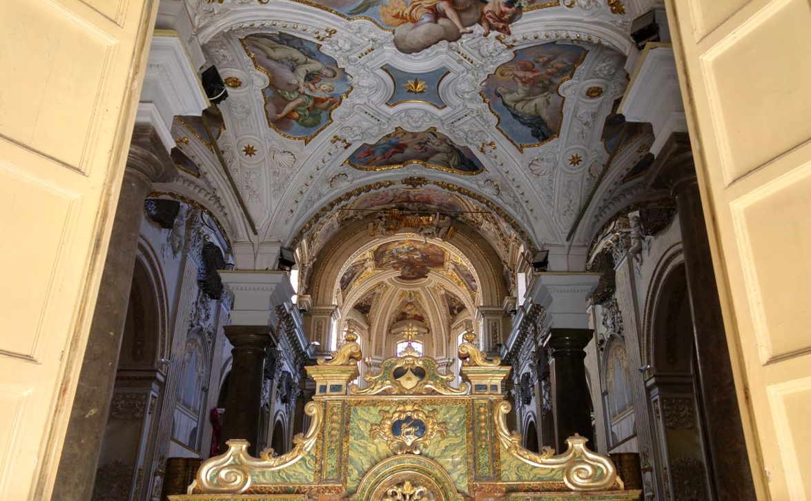 Santa Maria della Pietà - vista del interior desde el portal