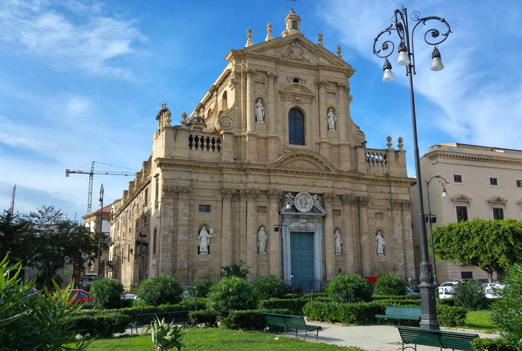 Santa Teresa alla Kalsa - la fachada vista desde Piazza della Kalsa