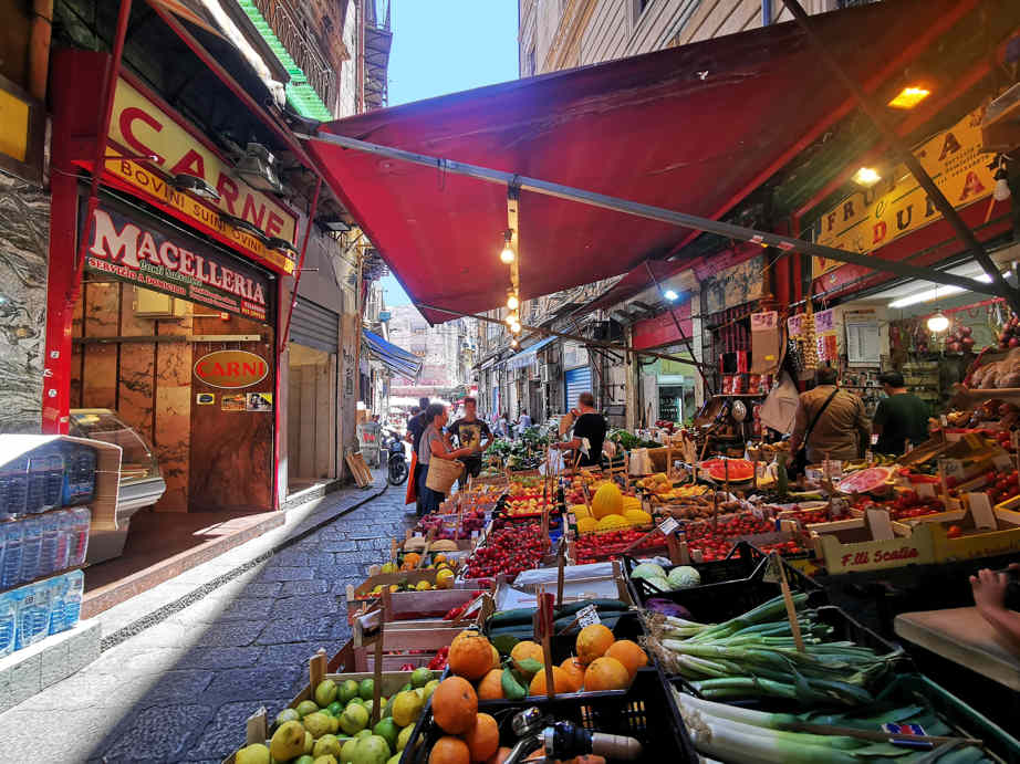Mercado de la Vucciria - Via Maccheronai mirando hacia la Piazza Caracciolo