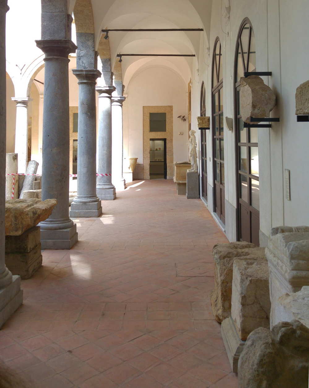 Museo Arqueológico Antonio Salinas - Pórtico este claustro mayor