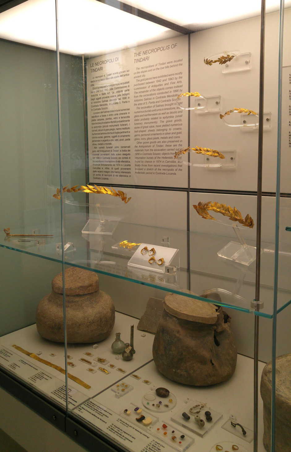 Museo Arqueológico Antonio Salinas - Hallazgos necrópolis de Tindaris