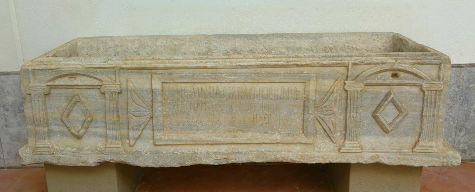 Museo Arqueológico Antonio Salinas - Sarcófago con inscripción en griego