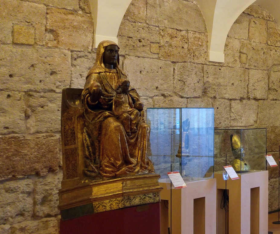 Iglesia de Santa Maria la Nova - simulacro en Madera de la Virgen de Monserrat