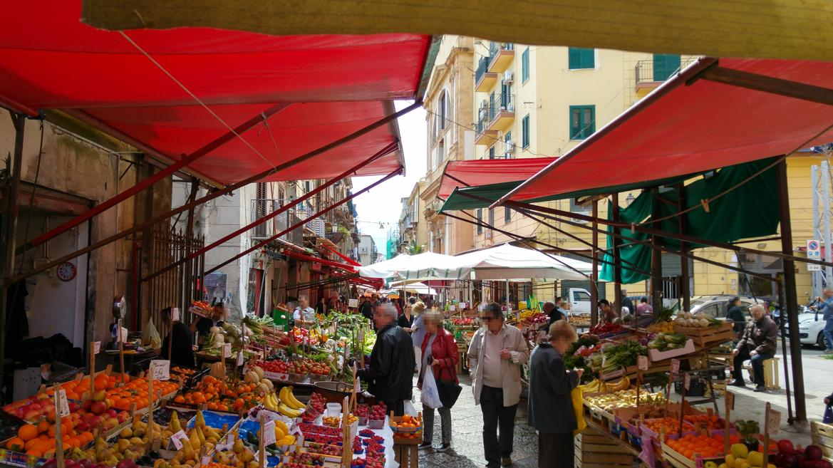 Mercado del Capo y Porta Carini - puestos del mercado