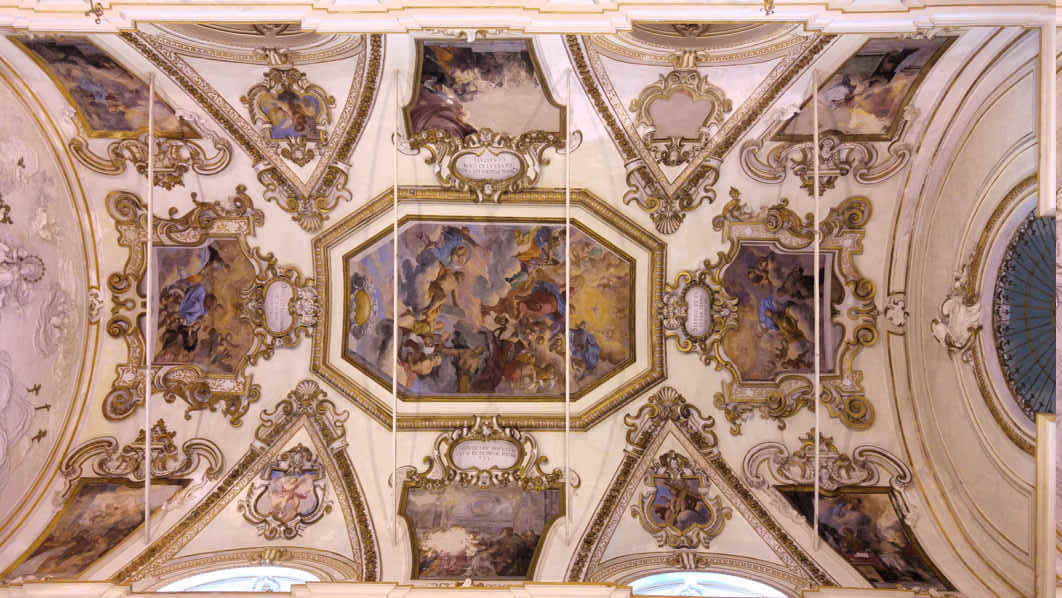 Santa Maria di Monte Oliveto - bóveda con frescos de Pietro Novelli
