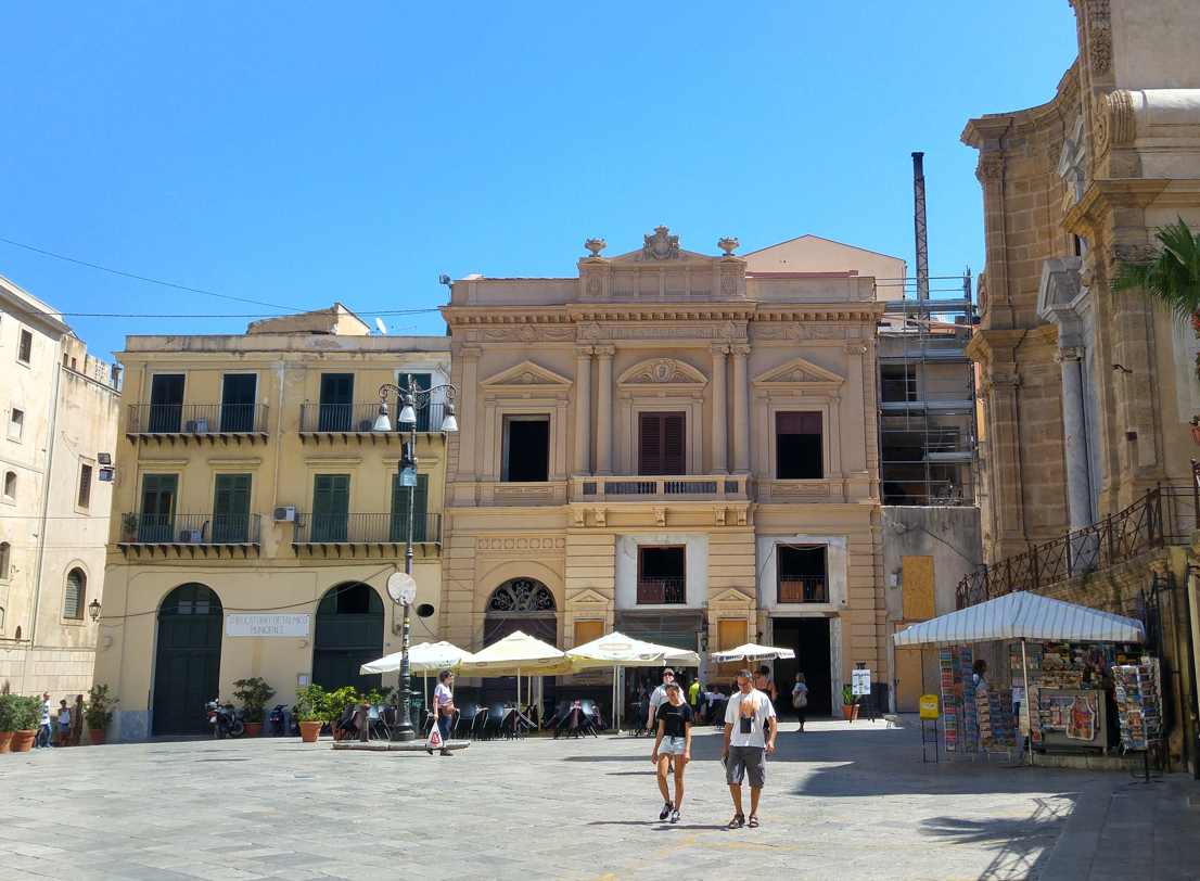 Piazza Bellini - Teatro Bellini