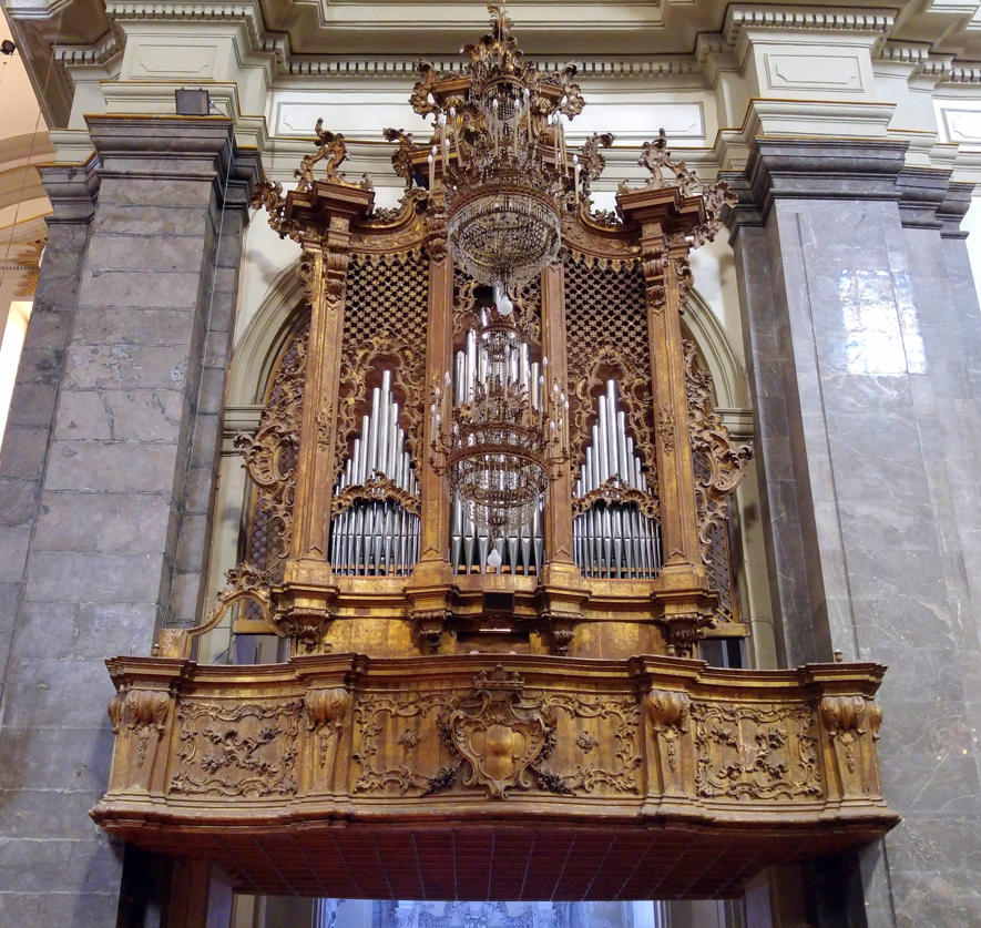 Iglesia de San Domenico - órgano en cornu Evangelii