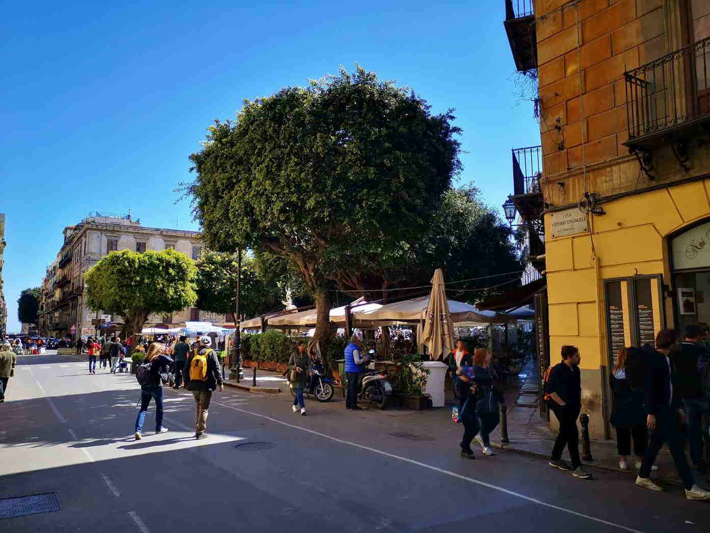 Via Vittorio Emanuele - Cerca de Piazza Marina