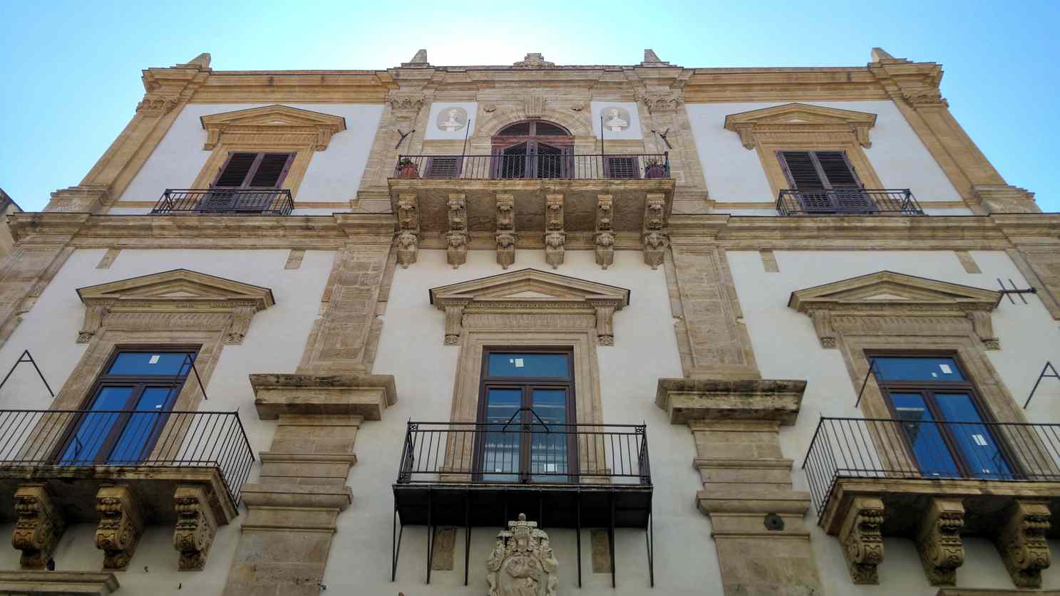 Palazzo Castrone Santa Ninfa - balcón de la segunda planta