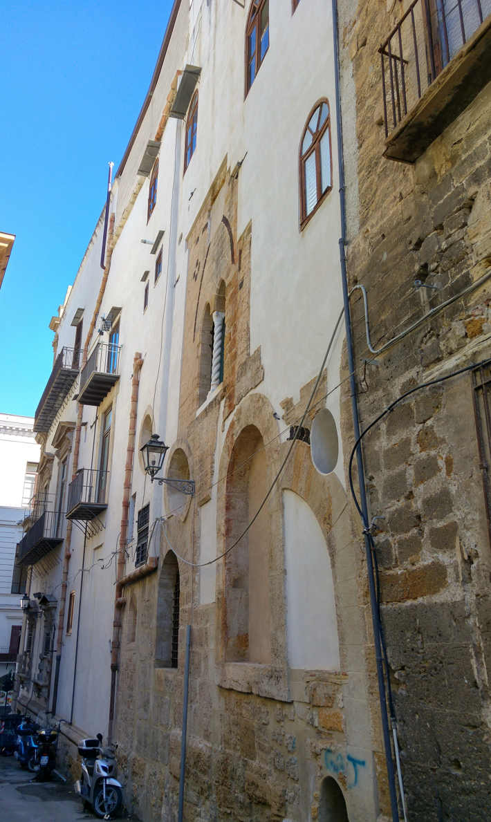 fachada lateral en Vicolo dello Zingaro