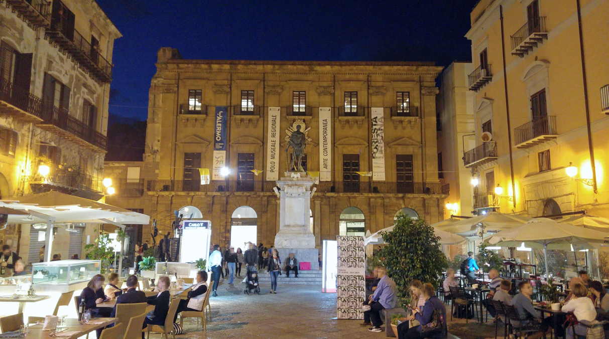 Piazza Bologni - vista de tarde-noche