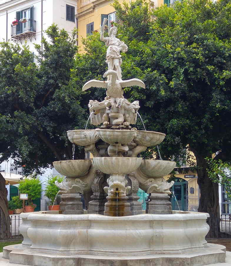 la Fontana del Garraffo vista desde la Via Vittorio Emanuele