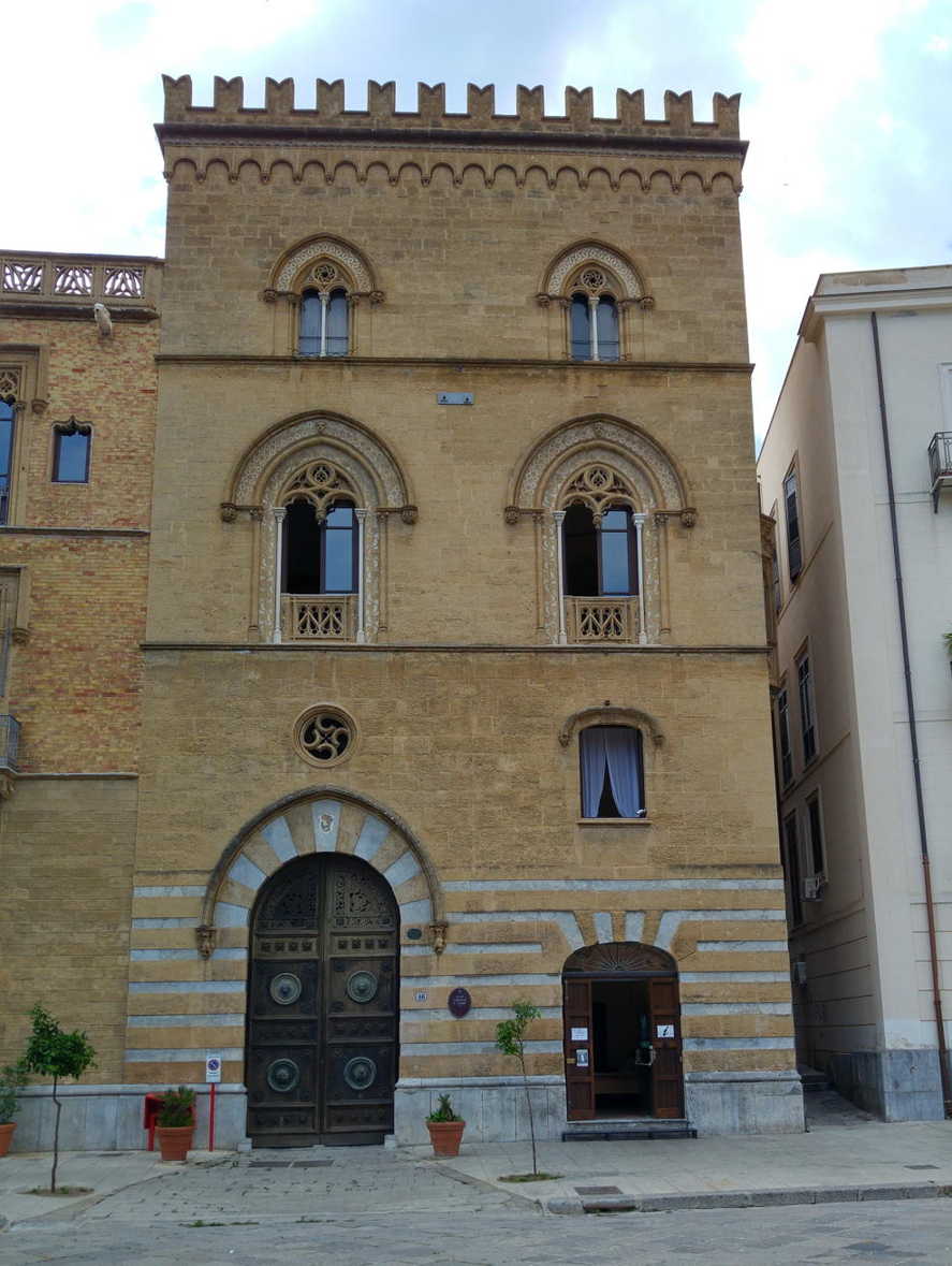 Palazzo Galletti di San Cataldo - la torre lateral
