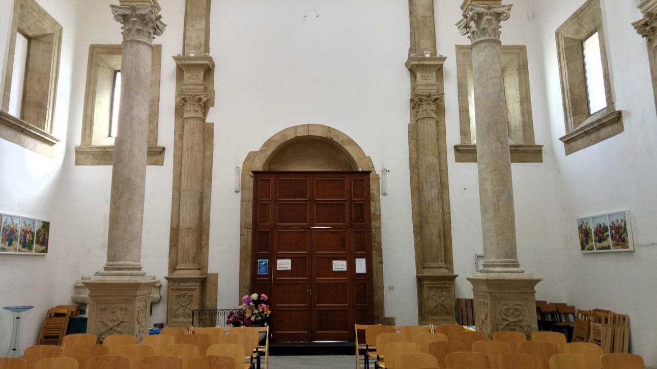 Iglesia de Santa Maria dei Miracoli - contra-fachada y portal
