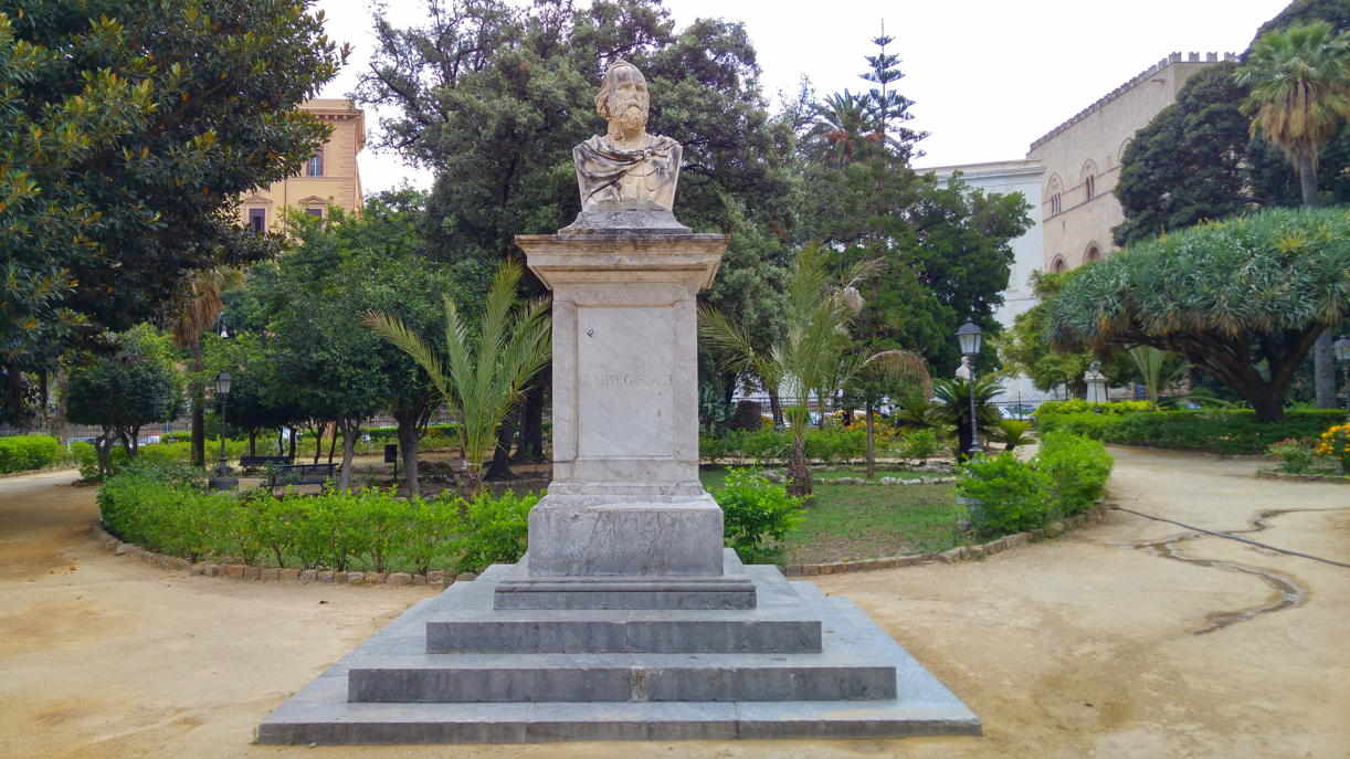 Villa Garibaldi - busto Giuseppe Garibaldi