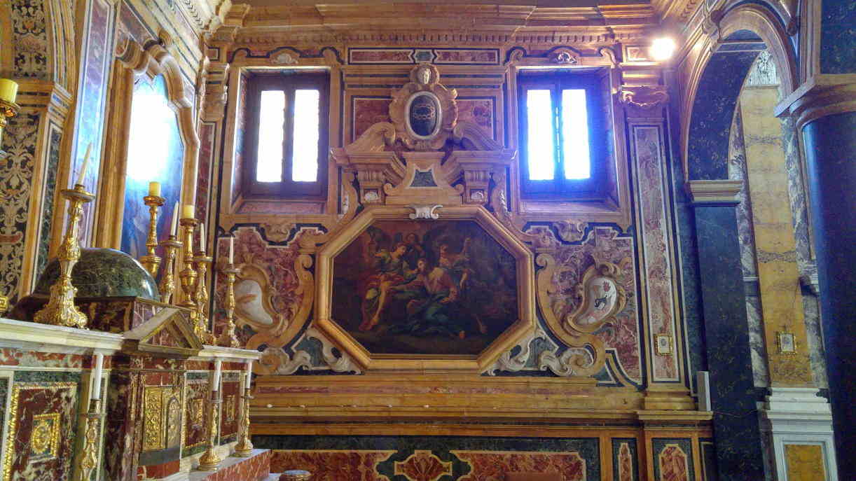 Capilla de la Soledad - pared derecha presbiterio