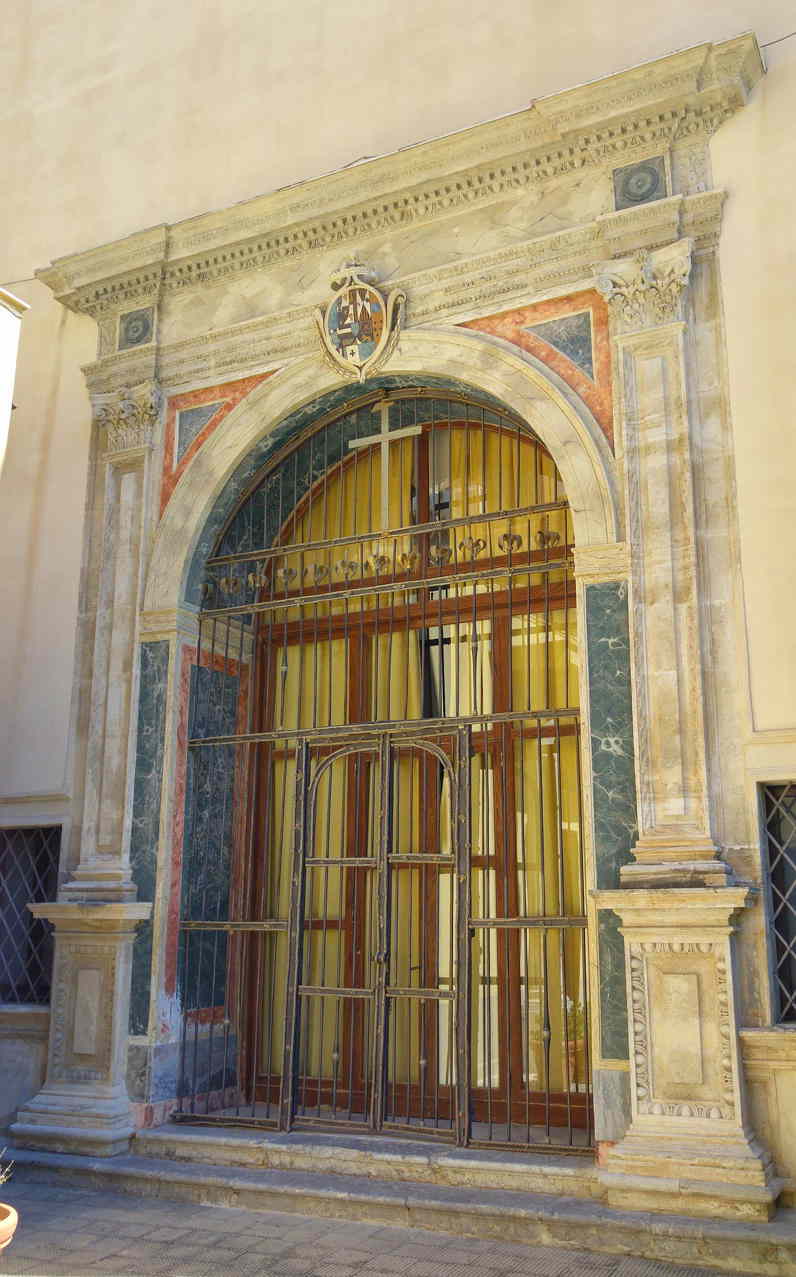 Capilla de la Soledad - detalle portal renacentista