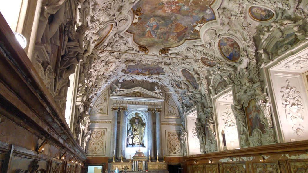 Oratorio dei Falegnami - interior con altar
