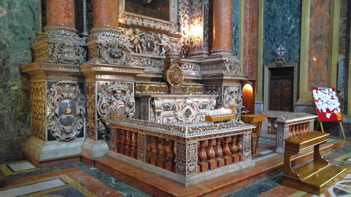 San Giuseppe dei Teatini - detalle del altar de San Cayetano de Thiene