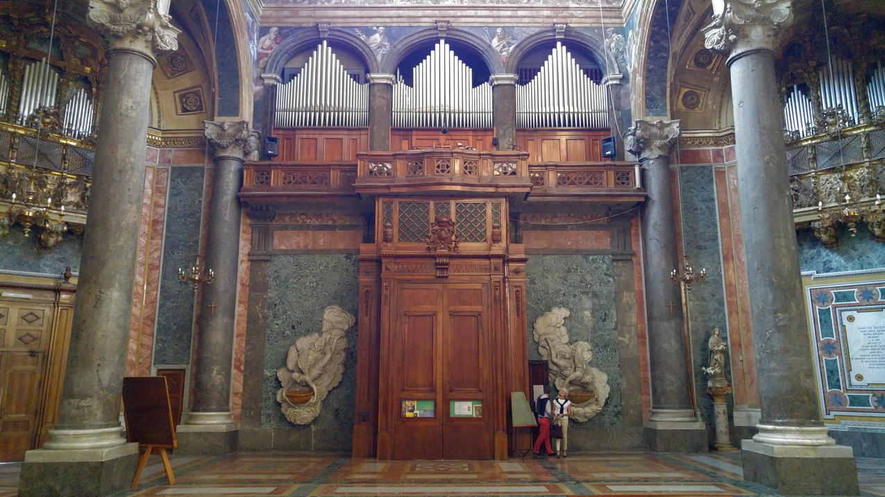 San Giuseppe dei Teatini - portal principal