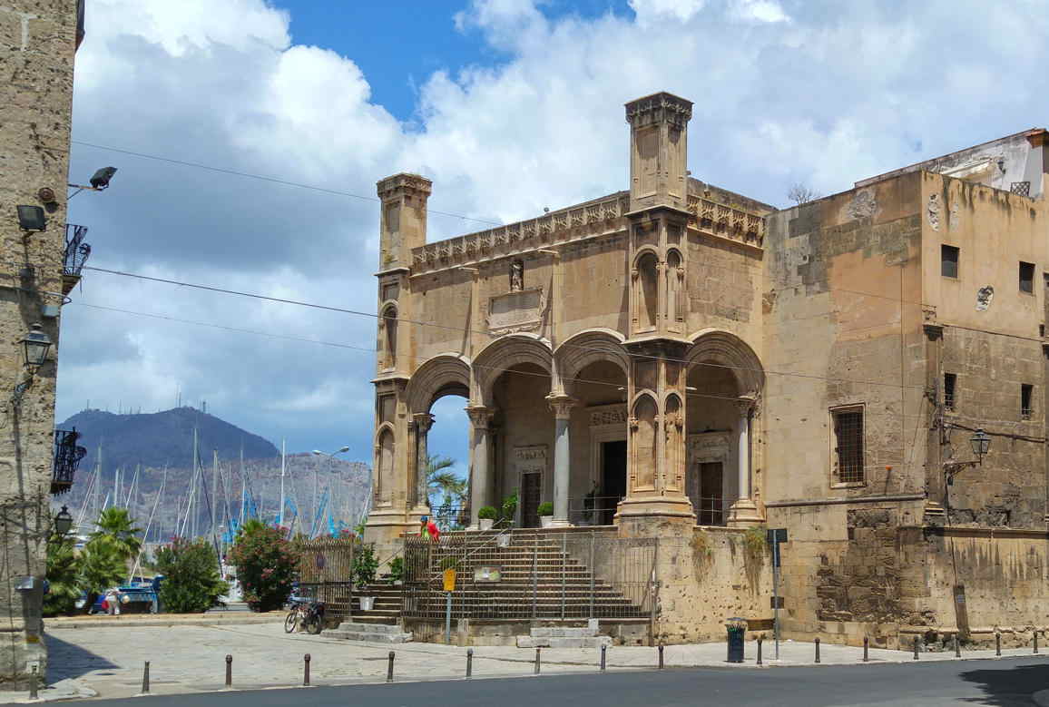 Santa Maria della Catena - fachada con Monte Pellegrino