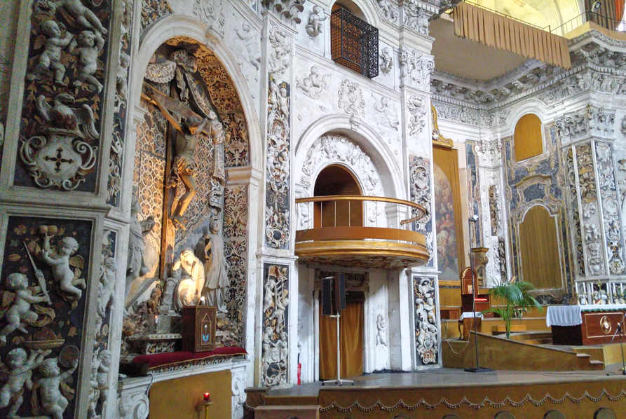 Iglesia del Santissimo Salvatore - el Crucifijo del siglo XVIII