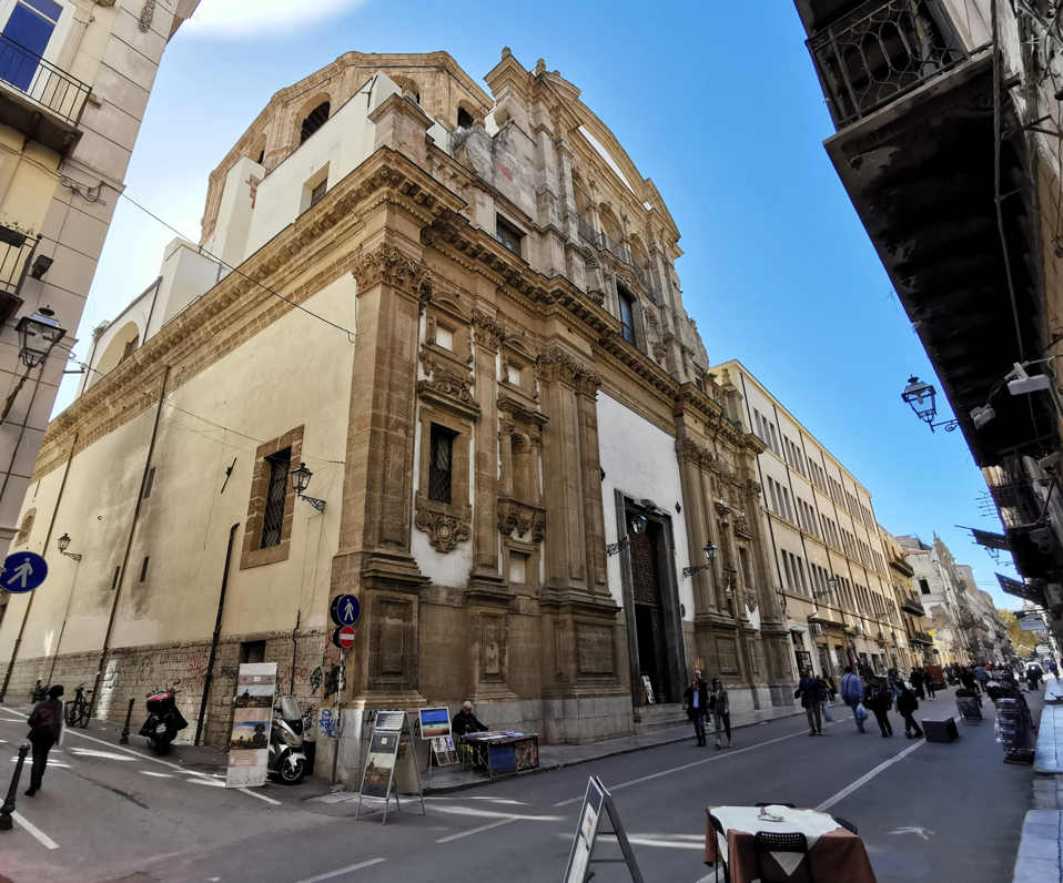 Iglesia del Santissimo Salvatore - vista desde la Via Vittorio Emanuele