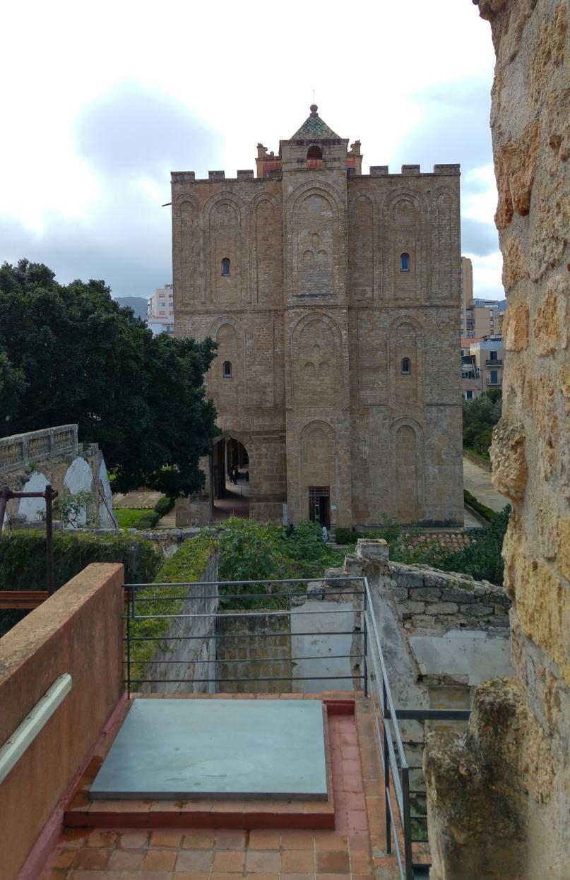 Capilla de la Trinità - la terraza con vistas al Palacio de la Zisa