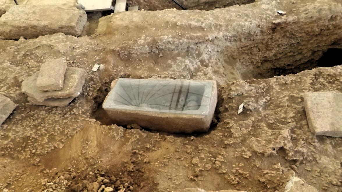 Necrópolis Púnica de Palermo - sarcofago con tapa de cristal